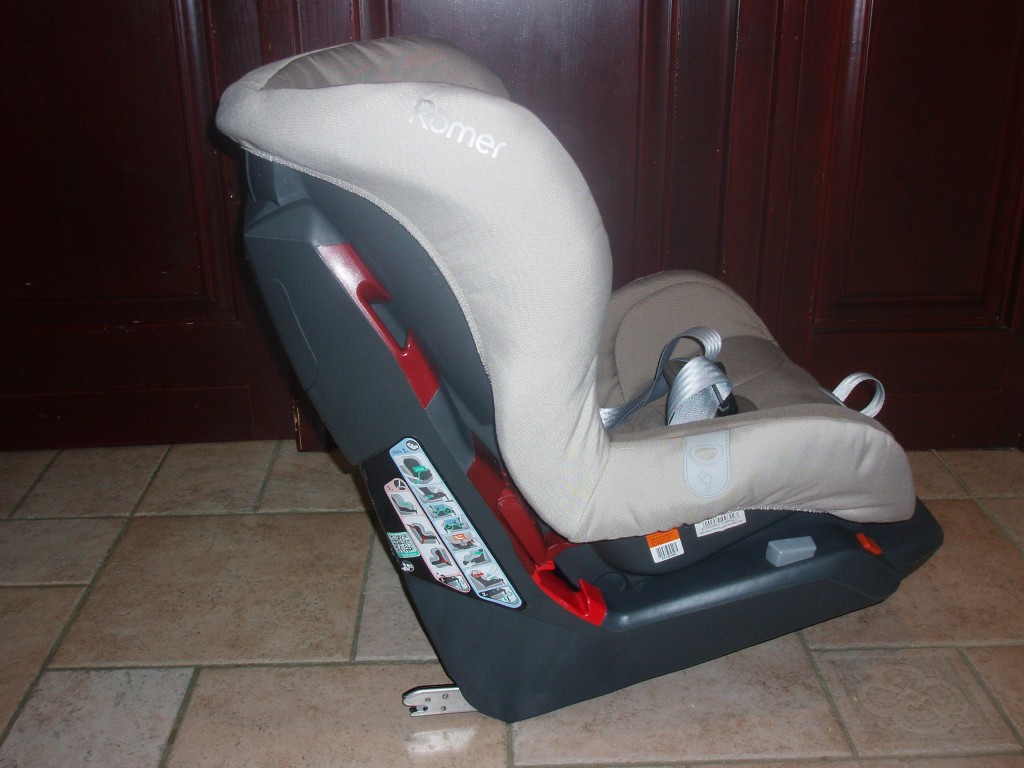 Römer Safefix Plus gyerekülés 9-18 kg-ig használható, 8 hónapos kortól 3-4 éves korig,3 pozicióban állítható,Rögzítés Isofix-szel vagy 3 pontos biztonsági övvel,5 pontos öv központi övfeszítővel,Huzata levehető mosógépben könnyen mosható,stb.
Teljesen újszerű hibátlan állapotban eladó!
(Az új ára:106.000 Ft)  - 3