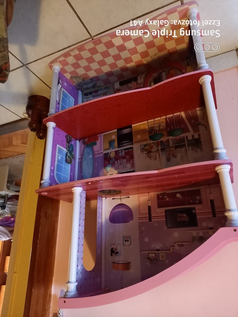 Jó àllapotban eladó,magassàga 112cm,Nyíregyhàzàn vihető el,postàzni nem postàzom.Aljàn kèt oldalt ledes vilàgítàssal. - 0