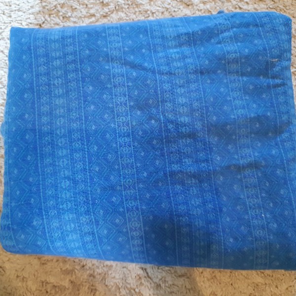 images/products/2020-08-14/cropped_didymos-ultramarine-z-os-hordozokendo-elado-nagyon-eros-anyag-hogy-jol-megtartsa-a-babat-es-nagyon-puha-ahhoz-hogy-jol-erezze-magat-benne-gyere-el-probald-ki-megmutatom-az-alap-koetes-technikajat-10324_0_1597387360.jpg