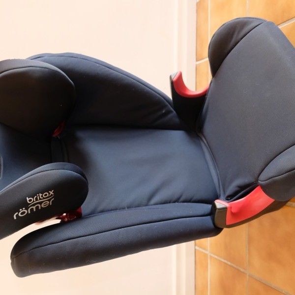 images/products/2020-08-28/cropped_hibatlan-alig-hasznalt-britax-roemer-kid-ii-black-series-moonligh-blue-gyerekueles-15-36-kg-ig-10656_0_1598619297.jpeg