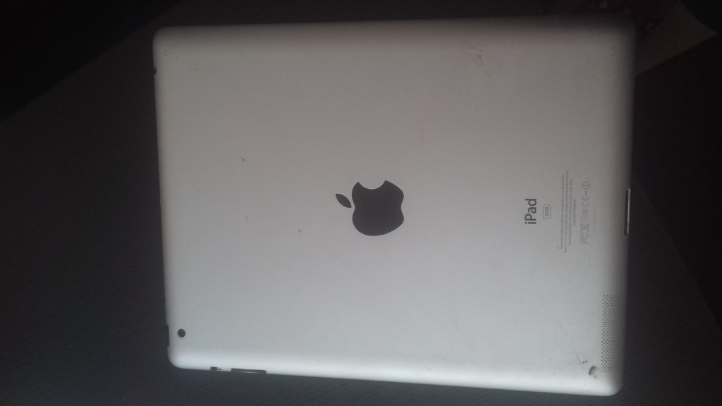 Sziasztok eladó lett Iphone ipad lefotoztam nem ertek hoza azert is adom el vannak r
Ajt
a repedesek de nem befolyasolja a hasznalataban  - 2