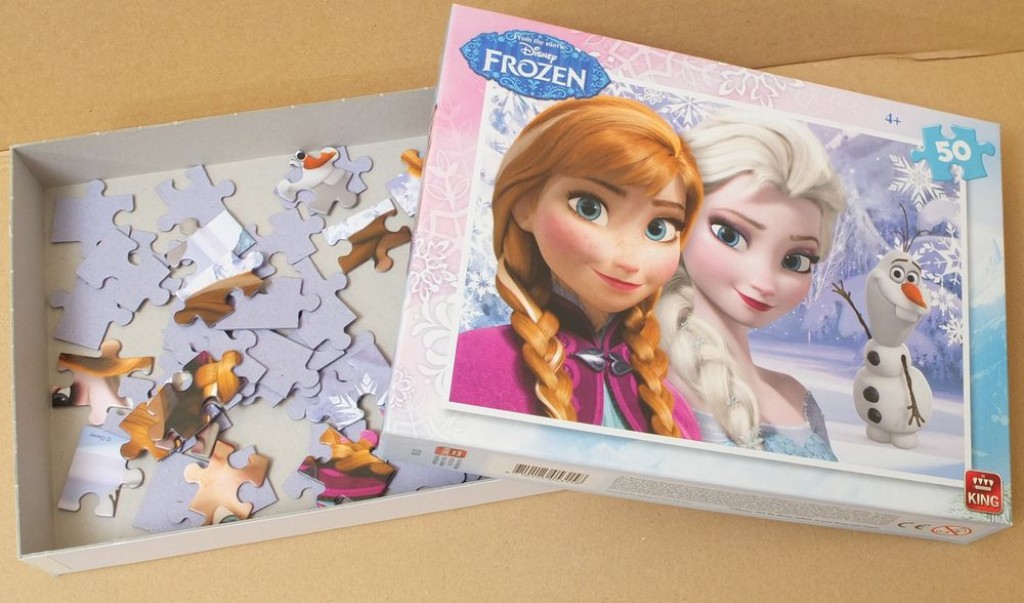 50 db-os Jégvarázsos puzzle

Rakd ki a népszerű Disney animáció, a Jégvarázs szereplőit ezzel az 50 darabos puzzle-al.
A kirakott kép mérete: 24 x 18 cm.

A termék apró alkatrészeket tartalmaz, melyek lenyelése fulladást okozhat. A játék 3 éves kor alatt nem ajánlott!

A doboz mérete: 26x19x4 cm
 - 1