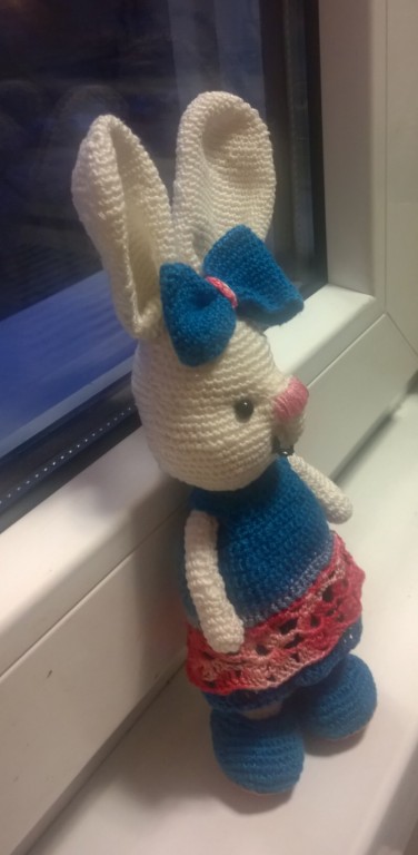 Horgolt új, 23cm es amigurumi nyuszilány. - 1