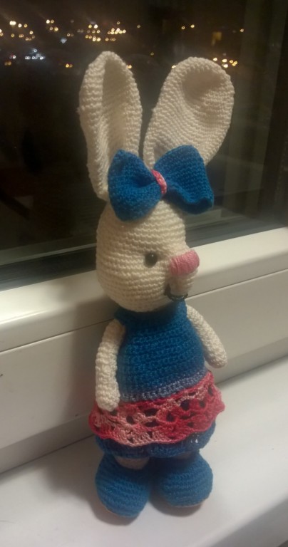 Horgolt új, 23cm es amigurumi nyuszilány. - 3