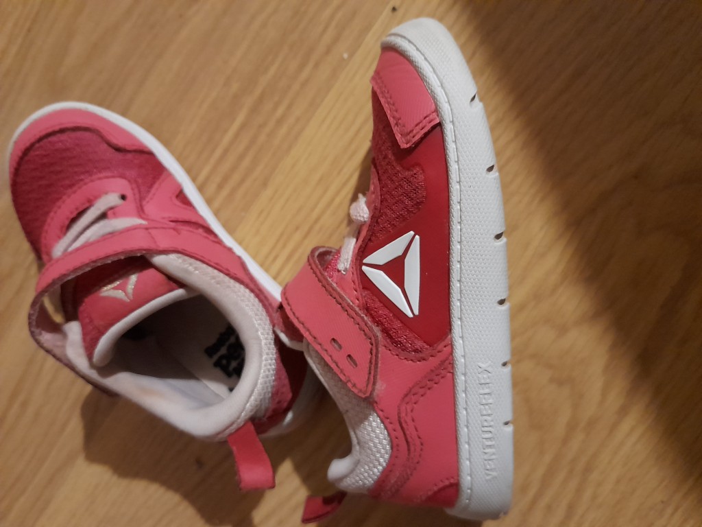 Újszerű  állapotban reebok kiscipő. 21es bth 11cm. - 2