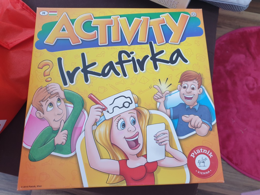 3 társasjáték, lovas puzzle ajándékba. - 2