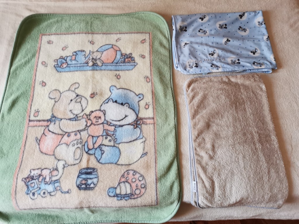 Eladó pihe-puha babatakarók, egyben a 3 db 4000 Ft.
Méretek: Zöld- 118cm x 80cm
Kék- 98cm x 76cm
Barna- 68cm x 64cm - 3