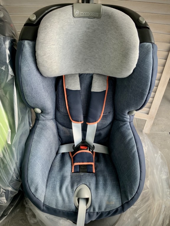 Eladó 2db frissen tisztított, fertőtlenített, hibátlan állapotú, unisex Maxi Cosi Rubi gyerekülés. 5 pontos biztonsági öv, + Be Safe övtartó. 
9-18 kg-ig 
Több fokozatban dönthető ülés, állítható fejtámla.
Huzata levehető, mosható.
50.000 Ft a kettő egyben, külön-külön 30.000 Ft darabja.
Szigetszentmiklós és környékén átvehető.

 https://www.google.hu/url?sa=t&rct=j&q=&esrc=s&source=web&cd=&ved=2ahUKEwjZ6eGc1Kz2AhWG16QKHVfnBAUQwqsBegQIHBAB&url=https://www.youtube.com/watch?v=Mr-QWKt67Ks&usg=AOvVaw2KB5Lds647WP1m5mEsMB3k  - 2