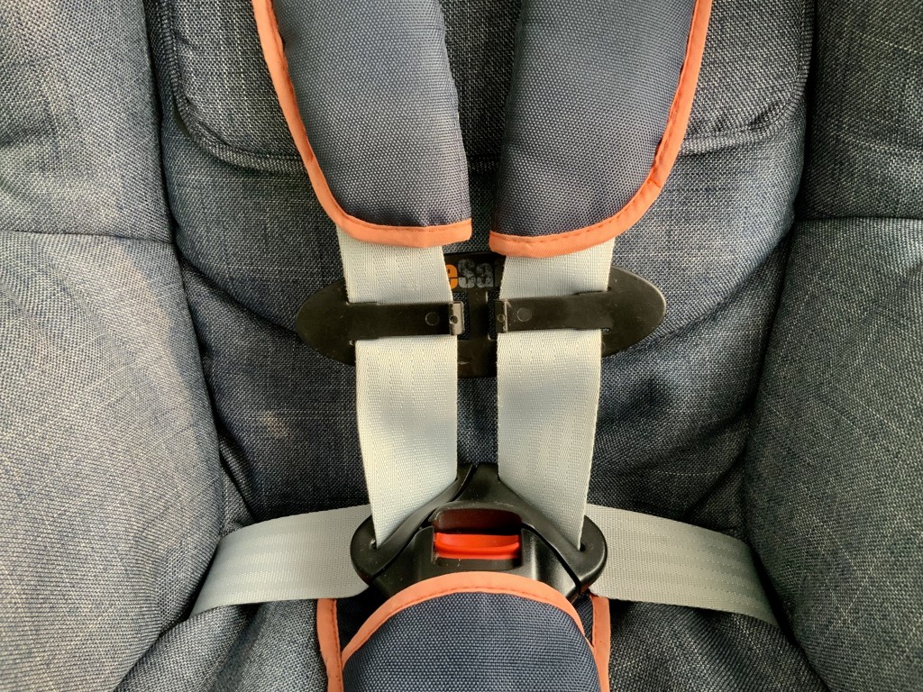 Eladó 2db frissen tisztított, fertőtlenített, hibátlan állapotú, unisex Maxi Cosi Rubi gyerekülés. 5 pontos biztonsági öv, + Be Safe övtartó. 
9-18 kg-ig 
Több fokozatban dönthető ülés, állítható fejtámla.
Huzata levehető, mosható.
50.000 Ft a kettő egyben, külön-külön 30.000 Ft darabja.
Szigetszentmiklós és környékén átvehető.

 https://www.google.hu/url?sa=t&rct=j&q=&esrc=s&source=web&cd=&ved=2ahUKEwjZ6eGc1Kz2AhWG16QKHVfnBAUQwqsBegQIHBAB&url=https://www.youtube.com/watch?v=Mr-QWKt67Ks&usg=AOvVaw2KB5Lds647WP1m5mEsMB3k  - 3