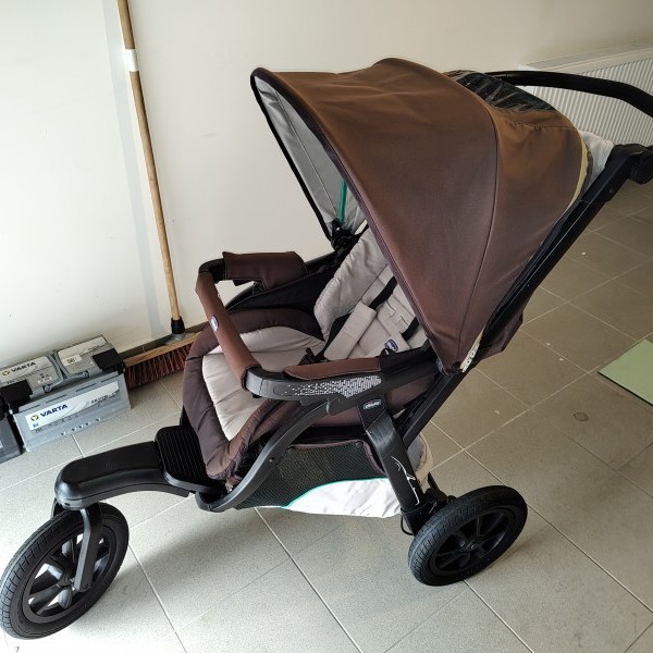 images/products/2024-08-06/cropped_chicco-active3-jogging-stroller-nagy-tarolo-konnyen-tolhato-minden-terepen-hasznalt-allapot-minden-megvan-hozza-es-minden-mukodik-plusz-isofix-tarto-a-hordozohoz-sportresz-egyik-ellenorzoablaka-19590_0_1722924695.jpg